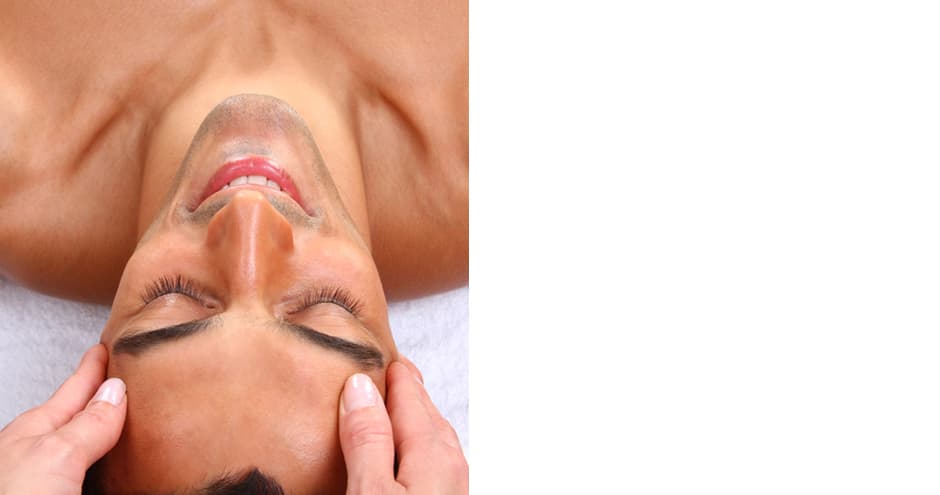 Moment de détente lors d'un soin du visage